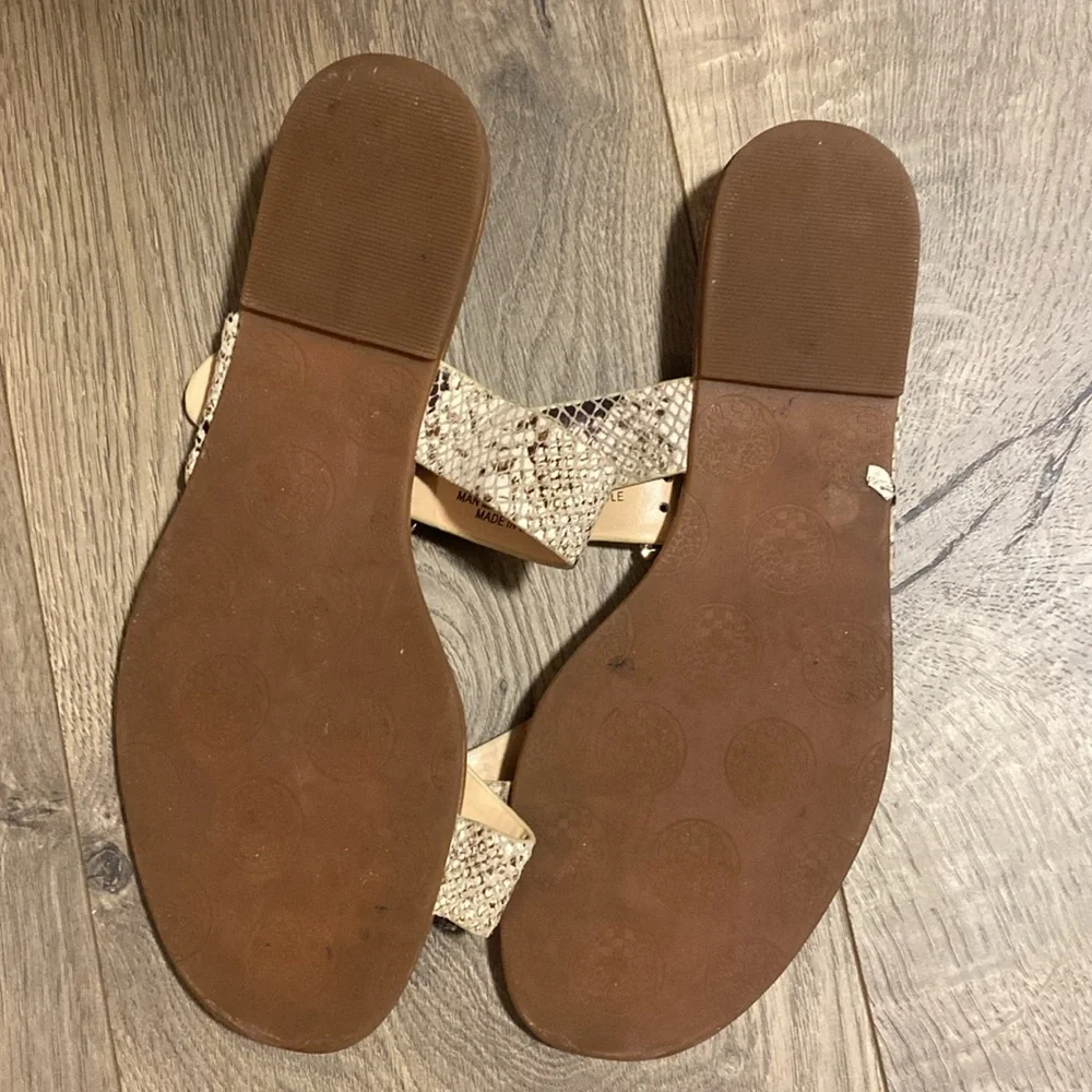 Vince Camuto, snakeskin sandals - Picture 4 of 4